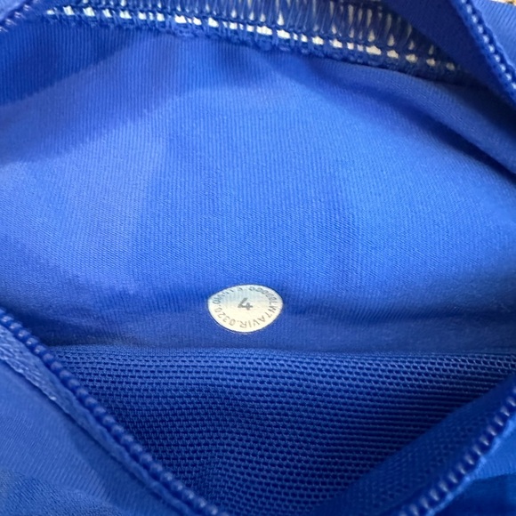 Lululemon speed up (2.5 low rise) shorts - Picture 3 of 3